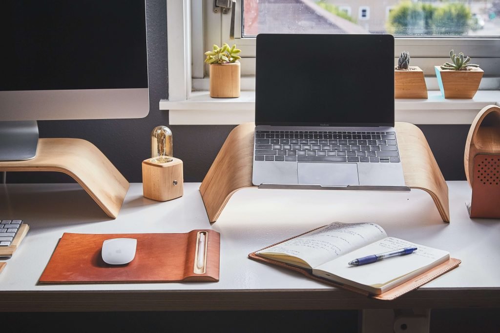 Télétravail vs. Travail Hybride : Avantages, Inconvénients et Avenir